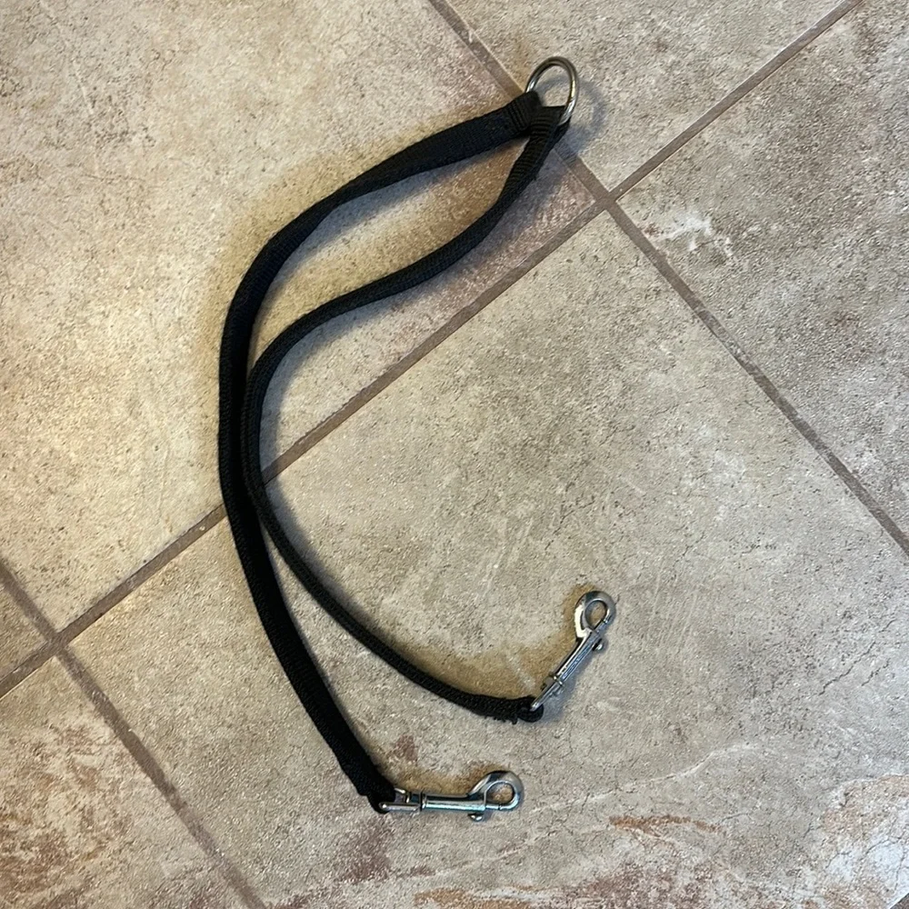 Double dog leash connector 19” each side black. Double THICK LEASH SEWN